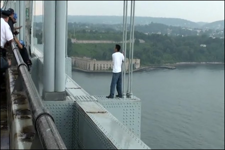 man bridge off jumping down officer threatening cantonese talks nypd speaking police chinese