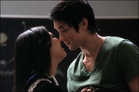 EWcom's got yet another article on Glee and LXD star Harry Shum Jr and 